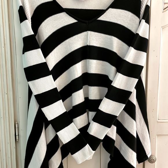 Romeo & Juliet Couture striped sweater - Picture 4 of 7